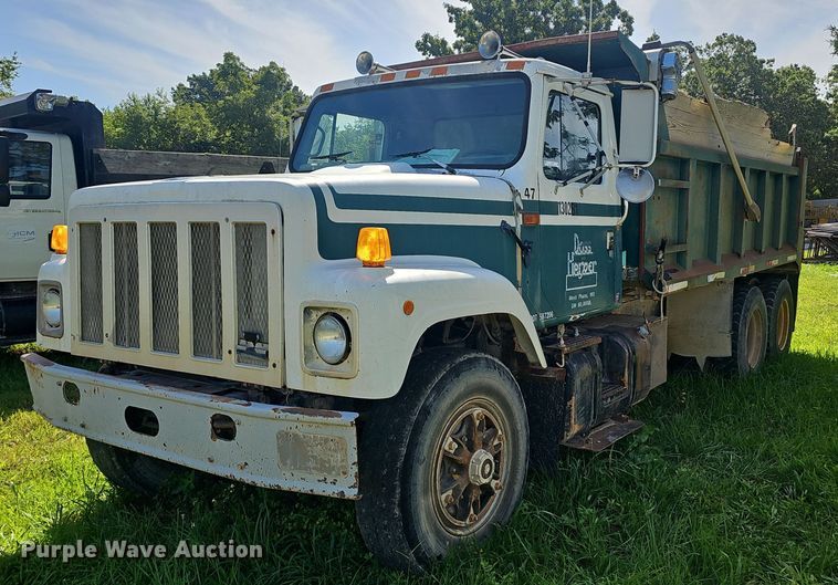 1995 International  2574 dump truck - EJ5829