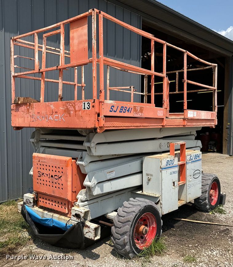 Skyjack 8841 Scissor or Vertical Lift For Sale | Purple Wave Auction