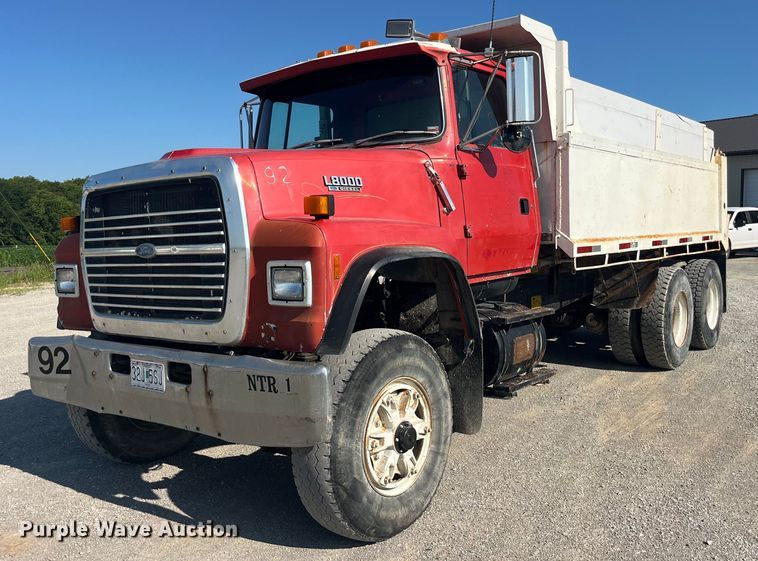 1992 Ford L8000 dump truck - EK8809