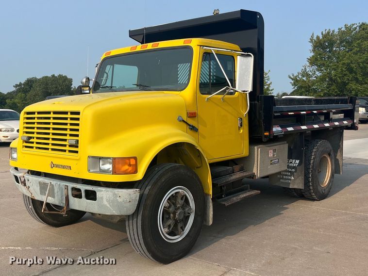 1992 International  4900 dump truck - EK8812