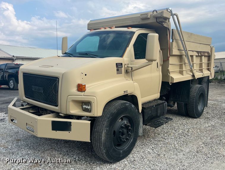 2004 GMC C7500 dump truck - EK8843