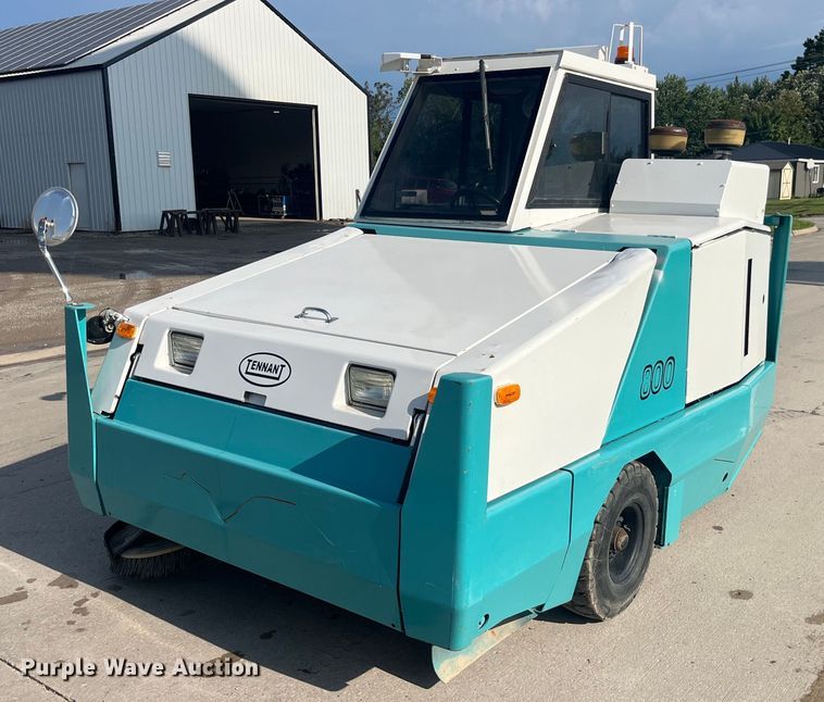 Tennant 800 sweeper - EK8873