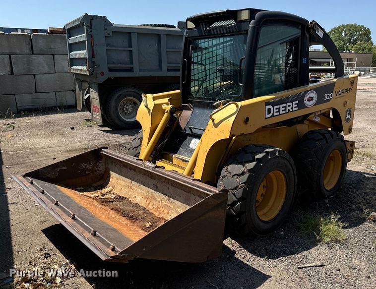 2006 John Deere 320 skid steer loader - LF9843