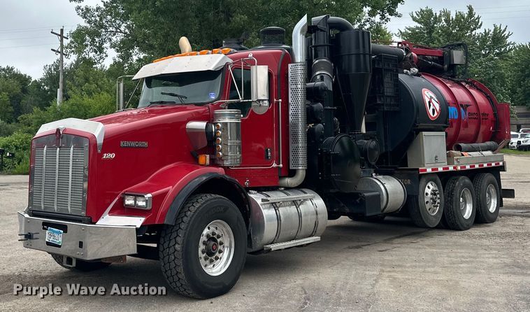 2012 Kenworth  T800 hydrovac truck - LR9401