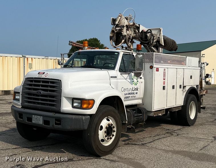 1999 Ford  F800 digger derrick truck - LR9405