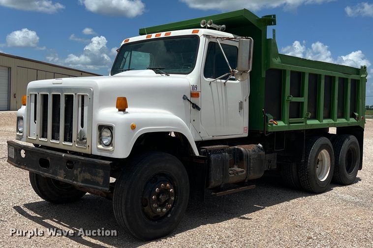 1995 International  2554 dump truck - LV9024