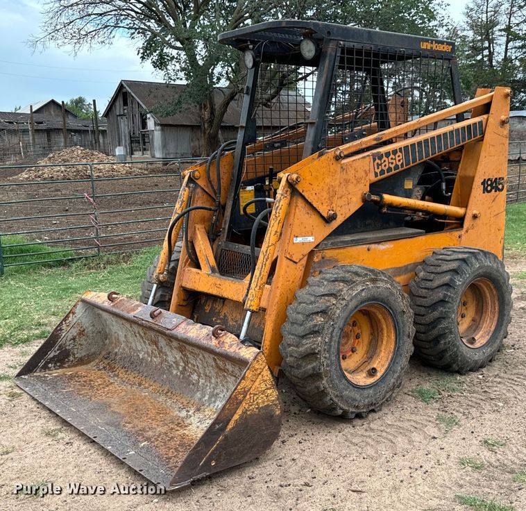 1975 Case 1845  skid steer loader - MU9998