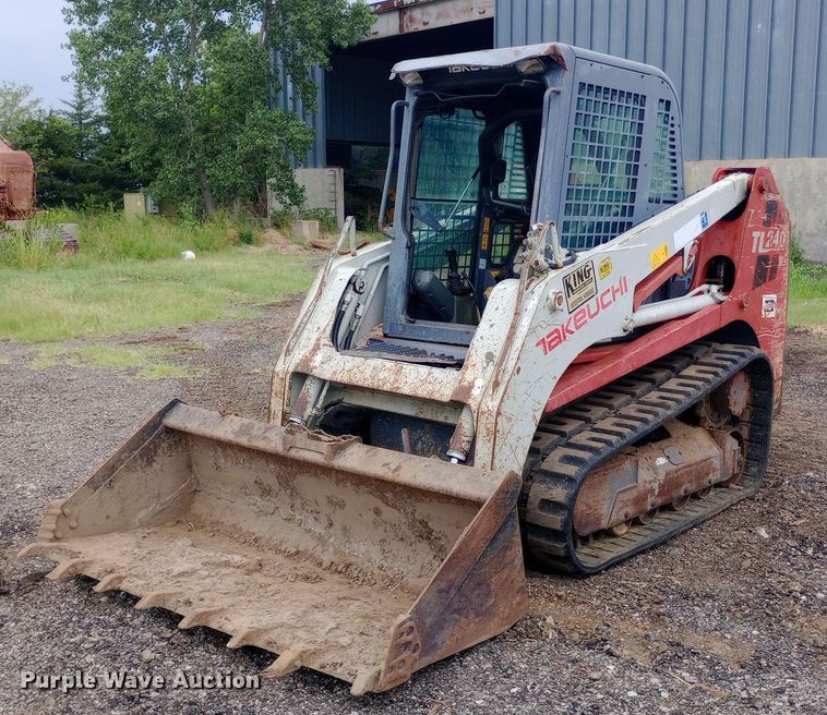 2010 Takeuchi TL240 tracked skid steer loader - NY9329