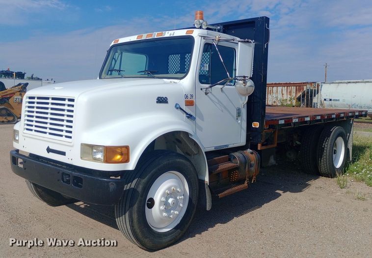1999 International  4700 dump flatbed truck - NY9346