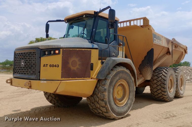 2015 John Deere 460E haul truck - NY9358