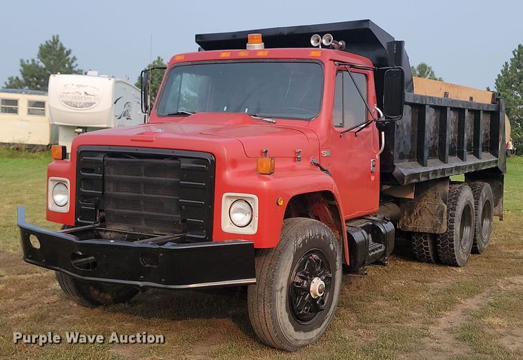 1988 International F1954 dump truck - OD9631