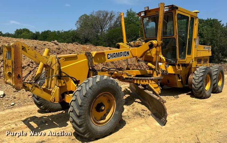 1985 Champion 730A motor grader - OF9906