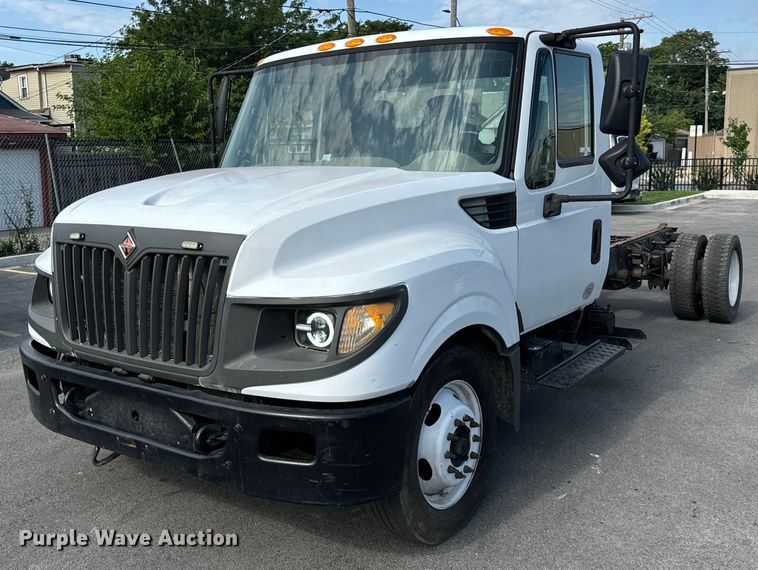 2013 International  Terrastar truck cab and chassis - OG9582