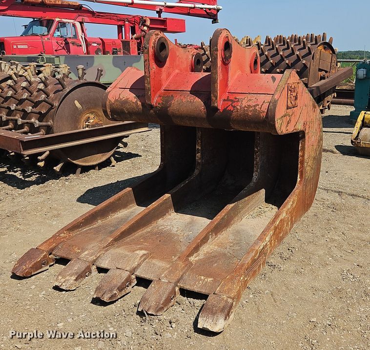 61" W concrete slab bucket - OJ9765