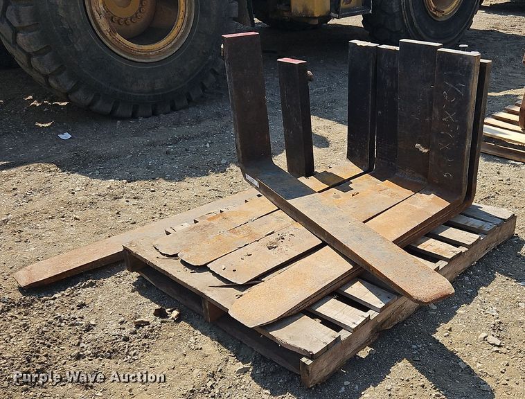 (4) sets forklift forks - OJ9766