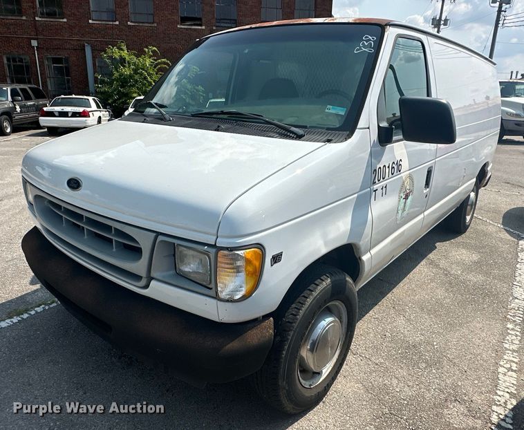 2001 Ford E250 van - EG0512