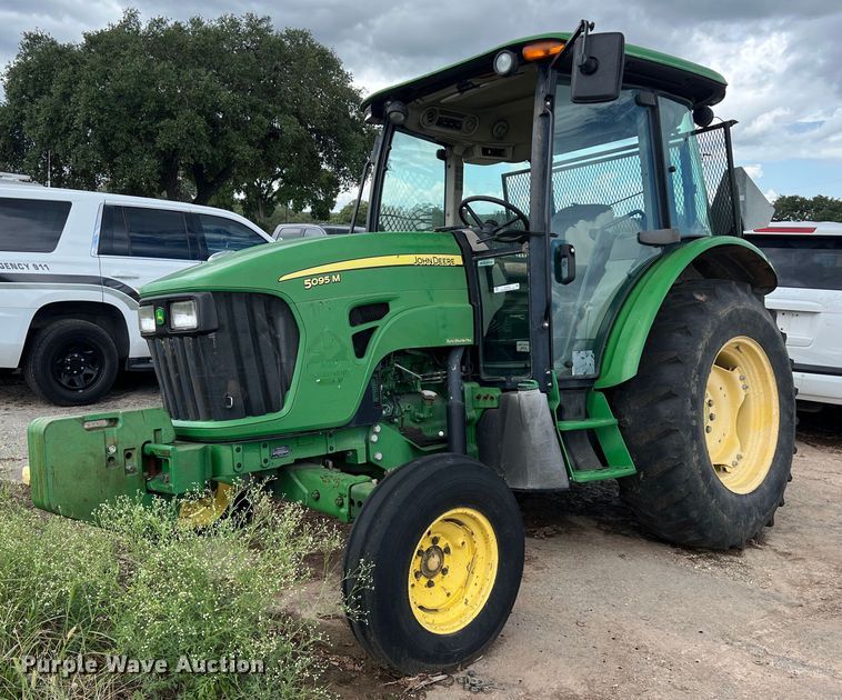 2010 John Deere  5095M tractor - EJ2842