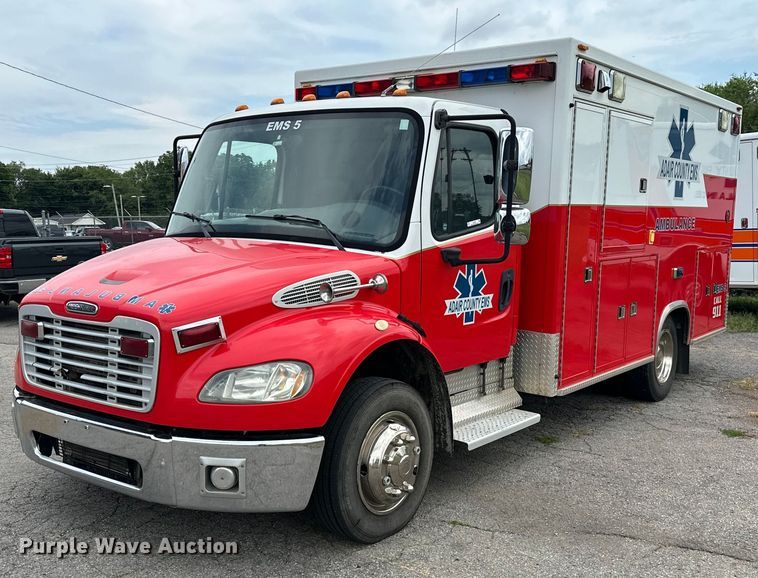 2004 Freightliner  Business Class M2 ambulance - EJ4452