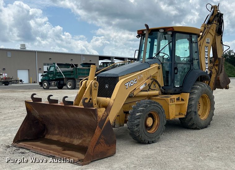 2005 John Deere  710G backhoe - EK3018