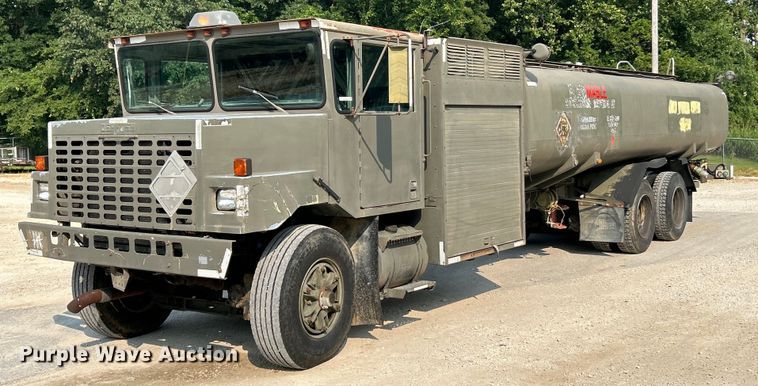 1990 Oshkosh water truck - EK5002