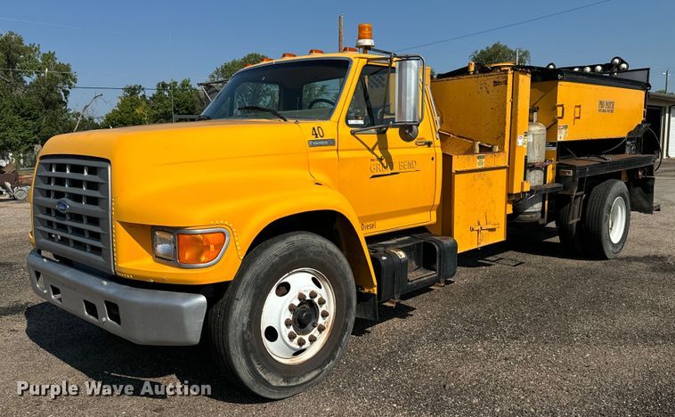 1995 Ford F800 pothole patcher truck - LF9883