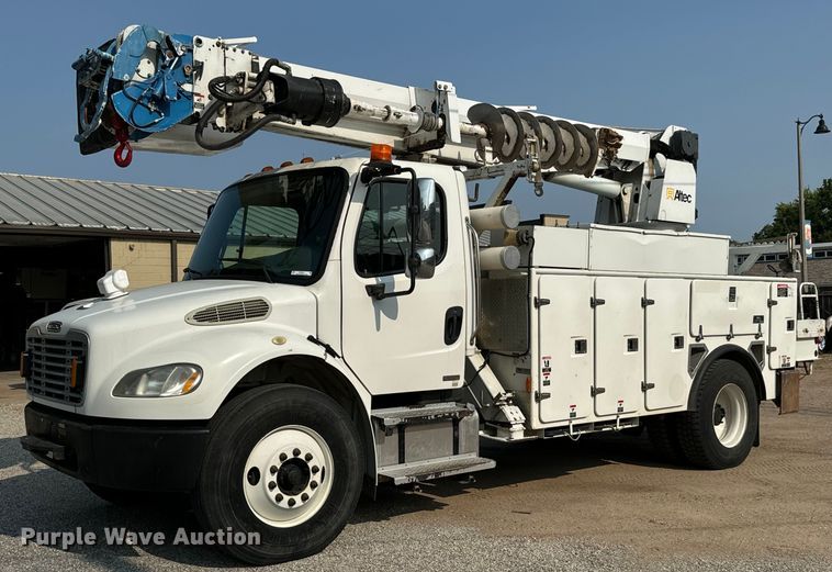 2005 Freightliner  Business Class M2 digger derrick truck - MV9007