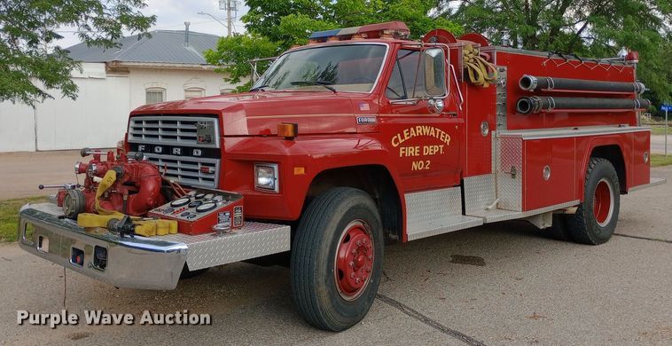 1984 Ford F700 pumper fire truck - NY9353