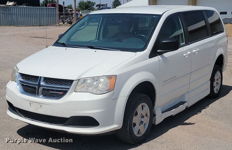 2012 Dodge Grand Caravan handicap accessible van - OD9661