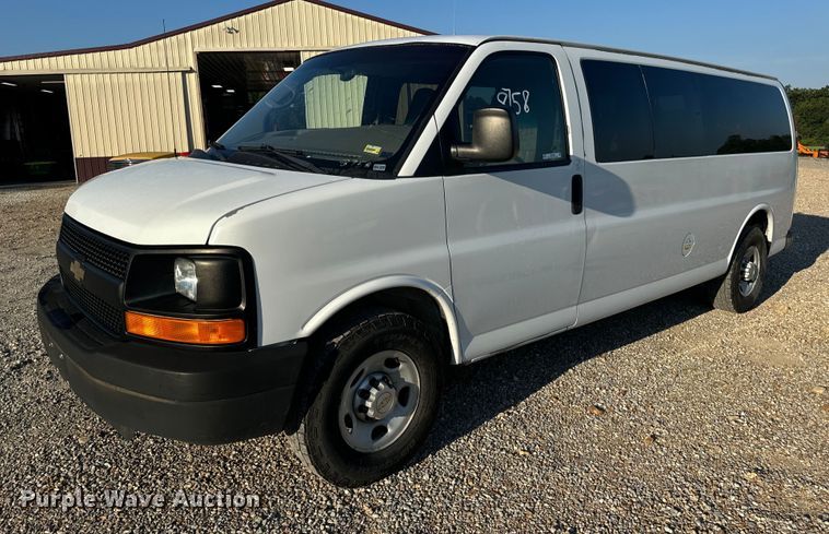 2013 Chevrolet Express 3500 van - OF9929