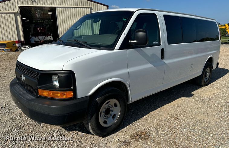 2015 Chevrolet  Express 3500 van - OF9936