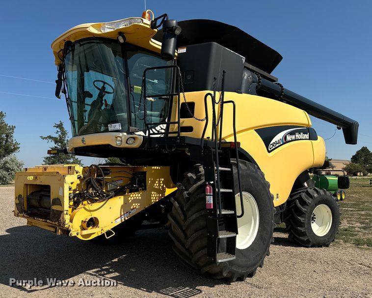 2004 New Holland CR940A combine - DQ6940