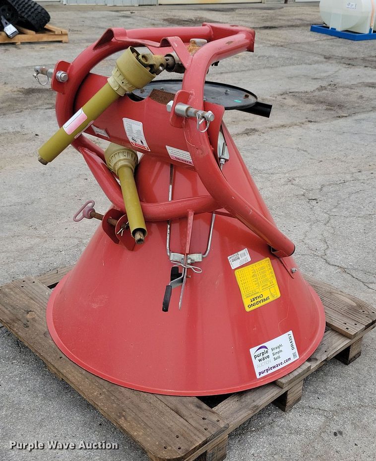 2019 Behlen Country spreader - DR4357