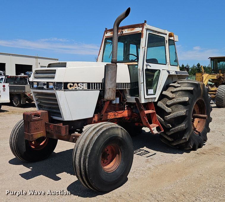 Case 2590 tractor - DR8719