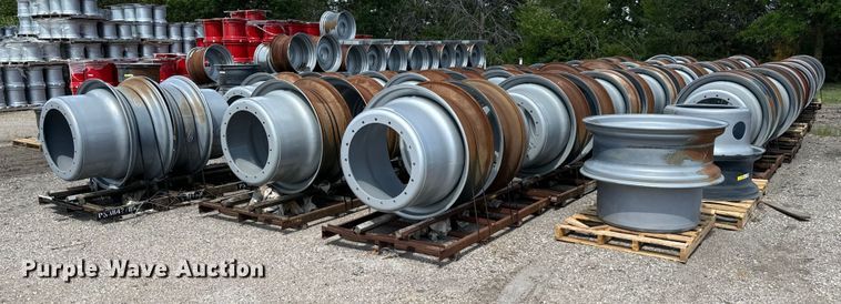 Approximately 64 Titan 42xDD16 combine wheels - MU9886