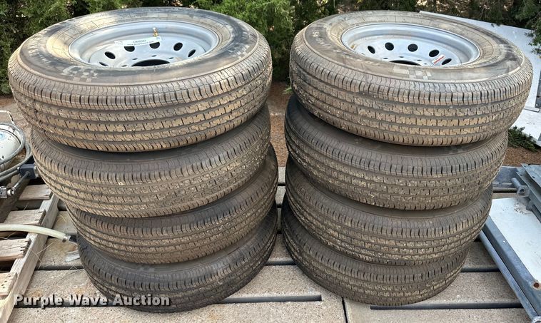 (8) 235/80R16 tires and wheels - OM9505