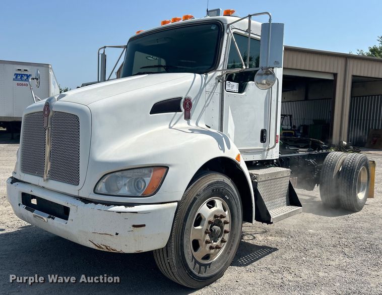 2012 Kenworth  T370 semi truck - DO6605