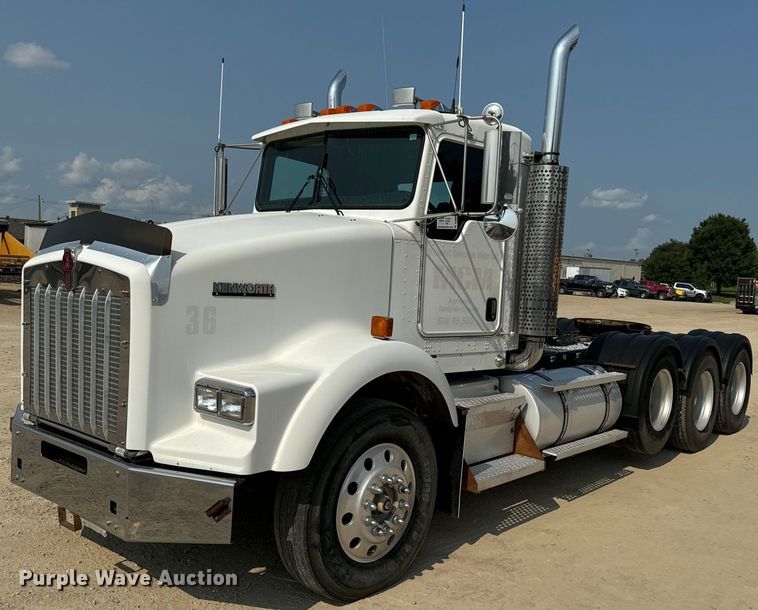 2006 Kenworth T800 semi truck - DQ6887