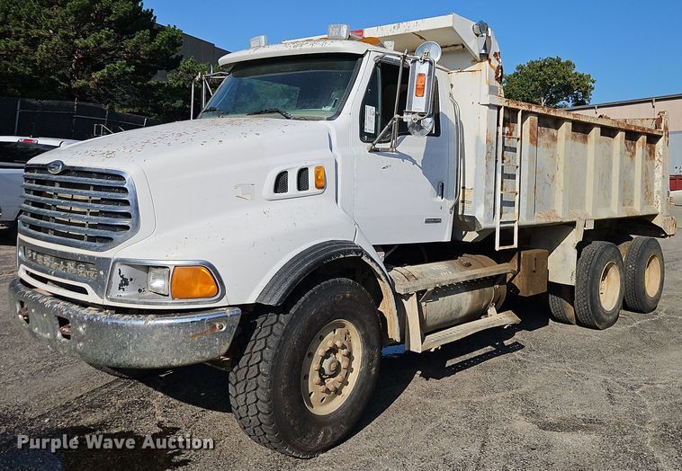 2004 Sterling  L9500 dump truck - DR8725