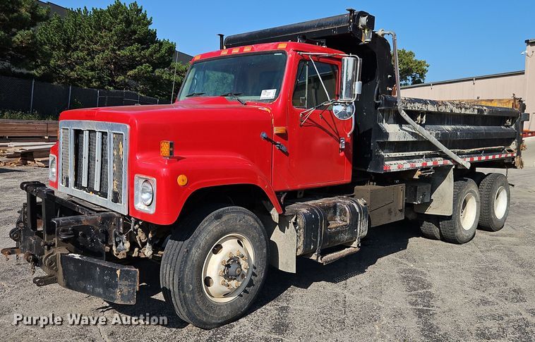 2002 International  2554 dump truck - DR8726