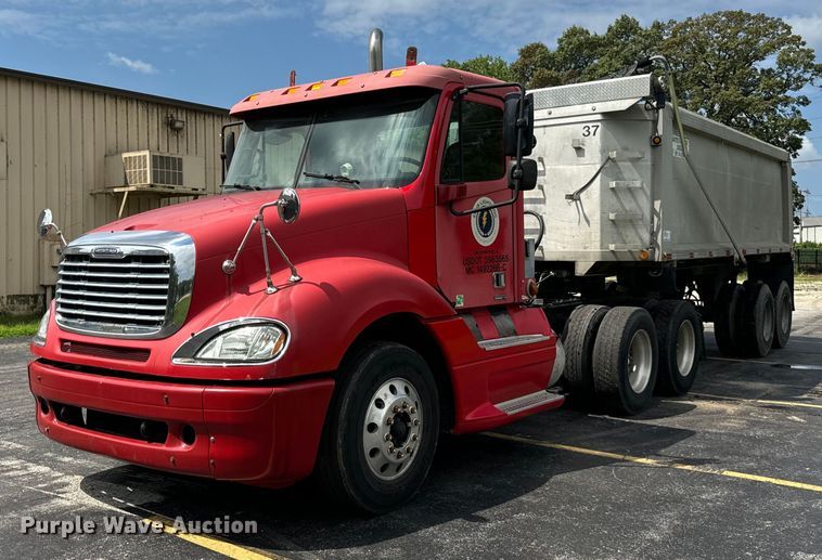 2006 Freightliner  Columbia  semi truck with end dump trailer - DV5785