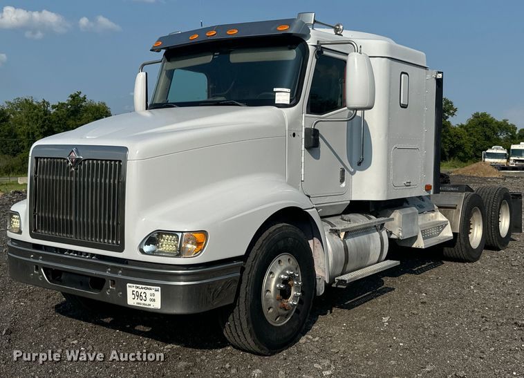 2006 International 9200i semi truck - DX0983