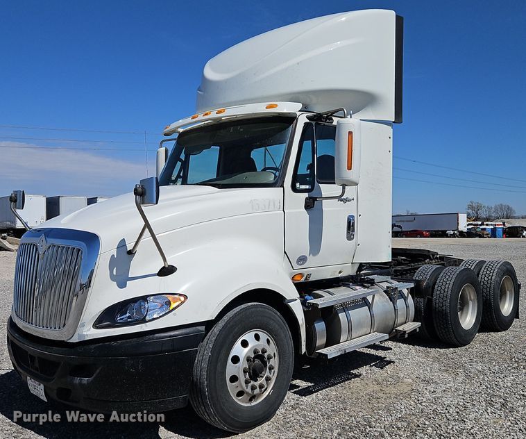 2015 International  ProStar Plus 122 semi truck - EI3657