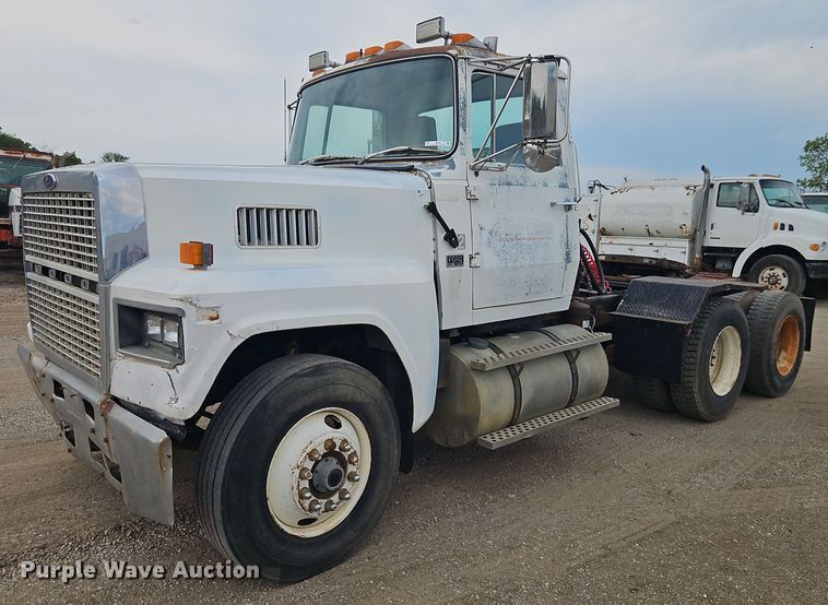 1989 Ford LTL9000 semi truck - EI3990