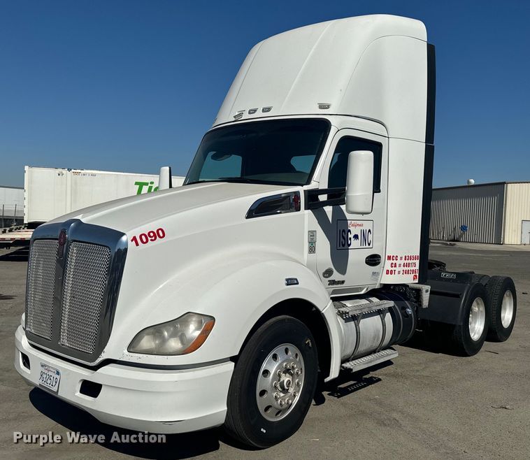 2014 Kenworth T680 semi truck - EI4027