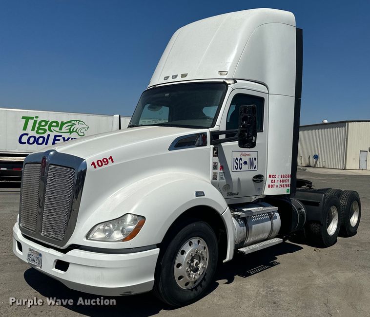 2014 Kenworth T680 semi truck - EI4029