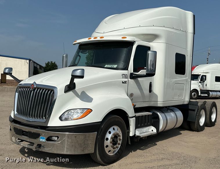 2020 International  LT625 semi truck - EJ4478