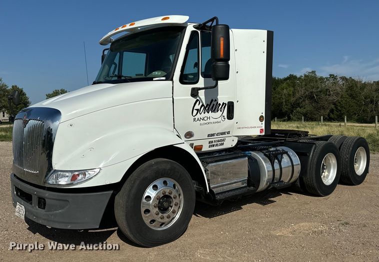 2015 International  8600 SBA 6x4 semi truck - LF9863