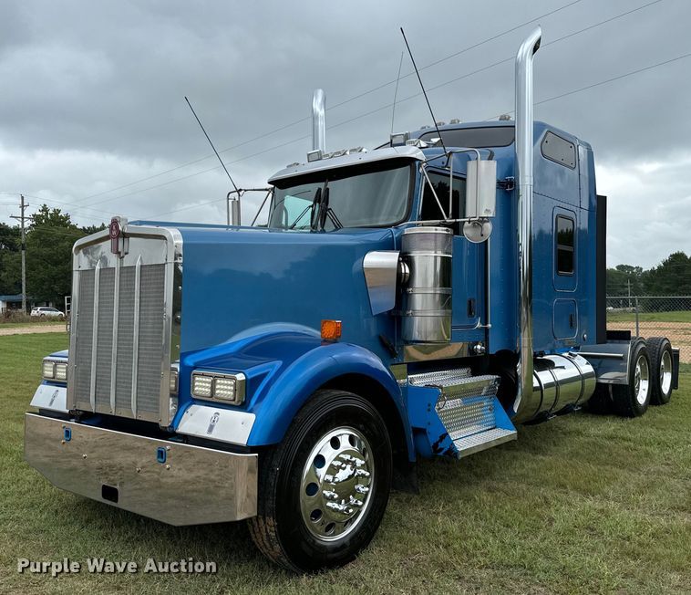 2016 Kenworth W900 semi truck - NQ9699