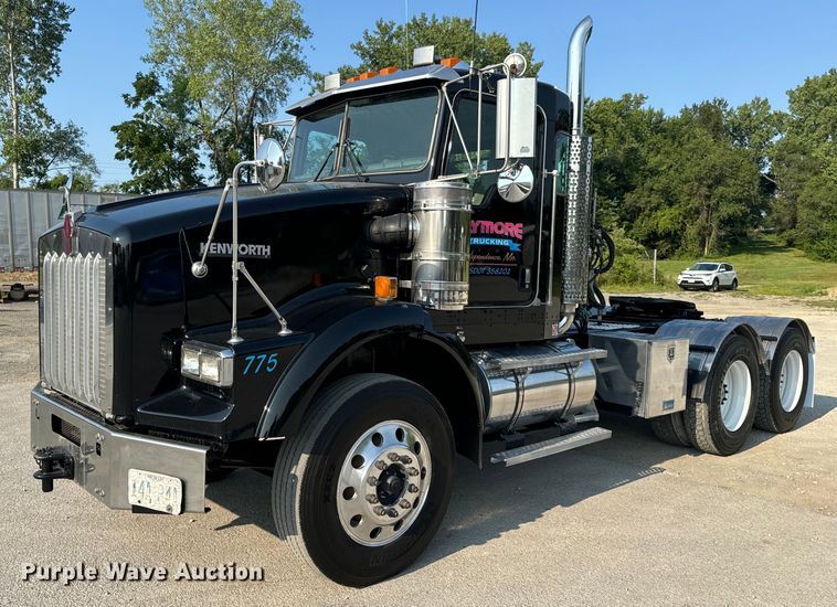 2003 Kenworth  T800 semi truck - OF9879