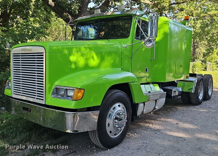 1992 Freightliner semi truck - ZA0476